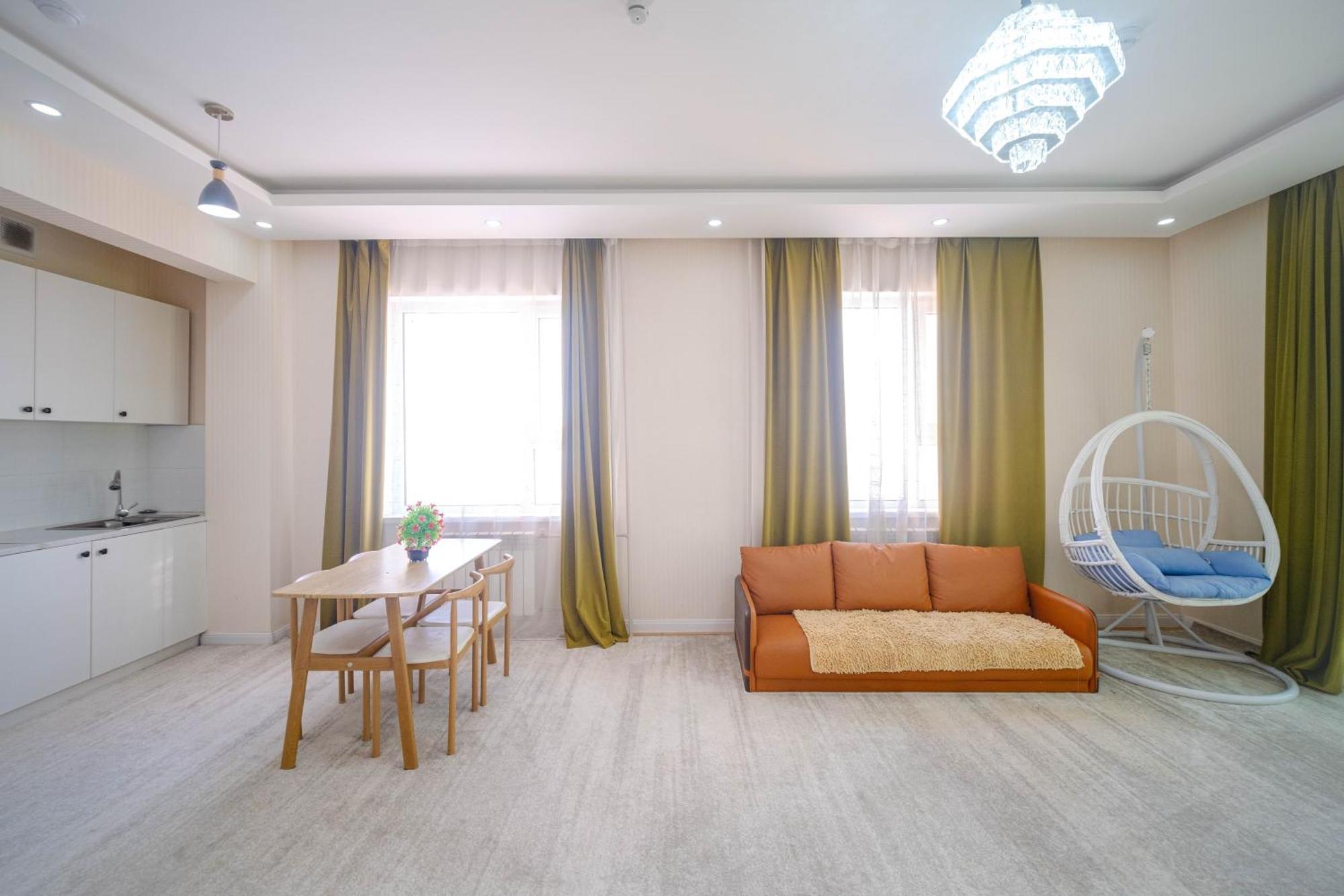 Eagle Town Serviced Apartment Ulaanbaatar Esterno foto